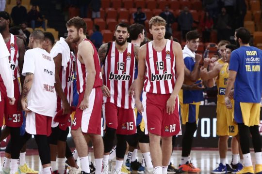 «Μαύρη» βραδιά για τον Ολυμπιακό στο ΣΕΦ