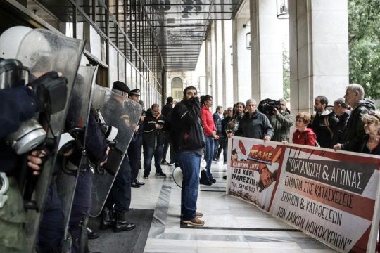 Κίνδυνος για χιλιάδες δανειολήπτες του ΟΕΚ