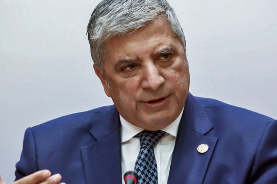 Ο Πατούλης «κλέβει» αρμοδιότητες από το υπουργείο Υγείας