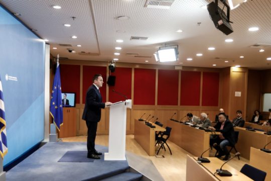 Προσφυγικό: Σε δύο βάρκες πατάει η κυβέρνηση
