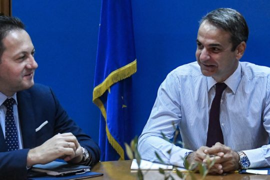 Κανένα σενάριο για πρόωρες εκλογές λέει η κυβέρνηση