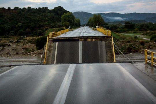 Ολιγωρία μετά τις πλημμύρες στη Ρόδο καταγγέλλει ο Ν. Σαντορινιός