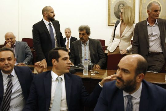ΣΥΡΙΖΑ για Προανακριτική: Προσχηματική η αναβολή για την προστασία του Φρουζή