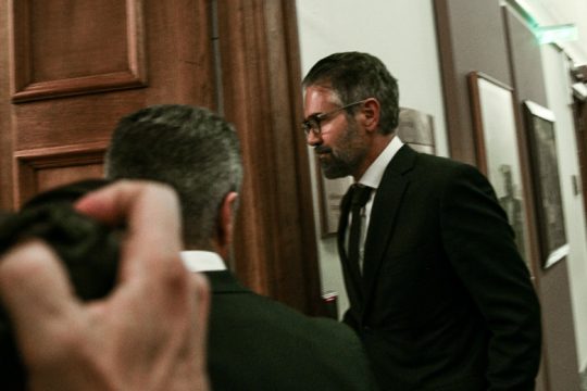 ΣΥΡΙΖΑ: Συνήγοροι Φρουζή οι Ν.Δ. και ΚΙΝ.ΑΛΛ., λόγω δικαστικών εκκρεμοτήτων