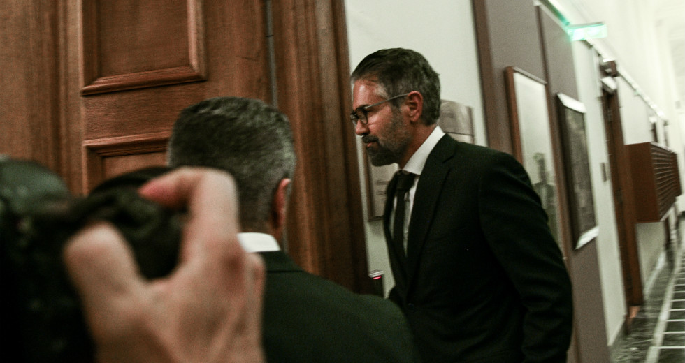 ΣΥΡΙΖΑ: Συνήγοροι Φρουζή οι Ν.Δ. και ΚΙΝ.ΑΛΛ., λόγω δικαστικών εκκρεμοτήτων