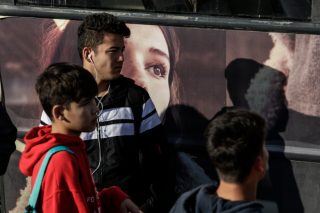 Συντηρητική στροφή με αιχμή το προσφυγικό