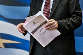 Κουρελού 9 δισ. από… 822 φοροαπαλλαγές