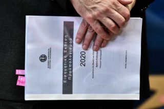 Λιγότερες δαπάνες για επιδόματα το 2020