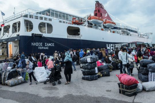 Άλλοι 75 πρόσφυγες μεταφέρονται από τη Λέσβο στην ηπειρωτική χώρα
