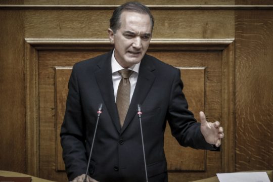 «Παρερμηνεύτηκε η κίνησή μου» ισχυρίζεται ο Σαλμάς