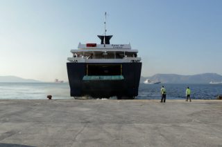 Σε ψυγείο φορτηγού είχε κρύψει μετανάστες για να τους μεταφέρει Σάμο-Πειραιά