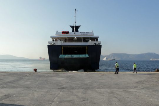 Σε ψυγείο φορτηγού είχε κρύψει μετανάστες για να τους μεταφέρει Σάμο-Πειραιά