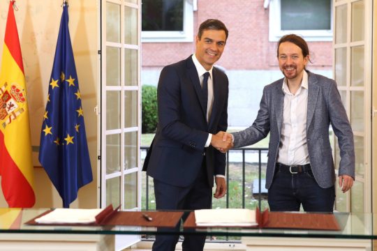 Προκαταρκτική συμφωνία Σοσιαλιστών – Podemos για κυβέρνηση στην Ισπανία