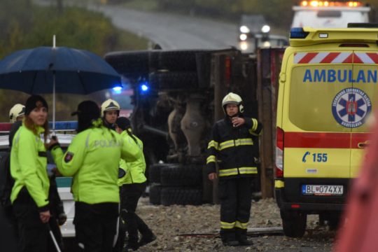 Πολύνεκρο τροχαίο λεωφορείου με φορτηγό στον «δρόμο του θανάτου»