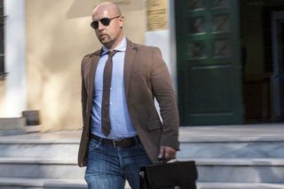 Πήγαν να τον βγάλουν τρελό, βρέθηκαν ξανά εκτεθειμένοι!