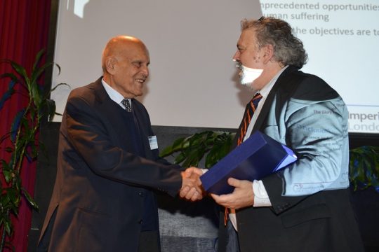 Ο κορυφαίος καρδιοχειρουργός Μαγκντί Γιακούμπ στο Ευρωπαϊκό Πανεπιστήμιο Κύπρου