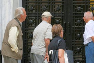 300.000 πήραν μικρότερες επικουρικές λόγω κακής εφαρμογής του νόμου Κατρούγκαλου