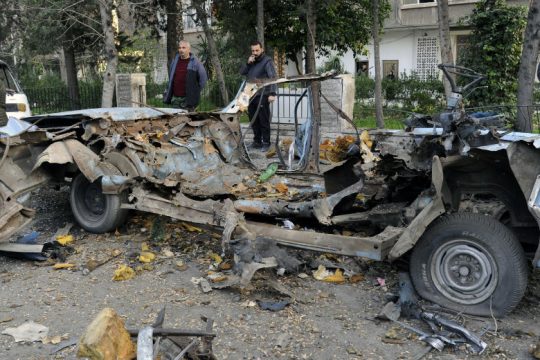 Πολύνεκρη επίθεση με παγιδευμένο αυτοκίνητο στη συριακή πόλη Τελ-Αμπιάντ
