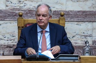 Δηλώνει αναρμόδιος