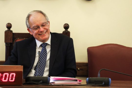 Αναρμόδιος δηλώνει ο Τασούλας για την εξαίρεση Πολάκη – Τζανακόπουλου
