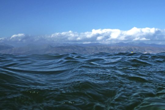 Η κακοκαιρία «χτύπησε» ιστιοφόρο, φόβοι για θύματα