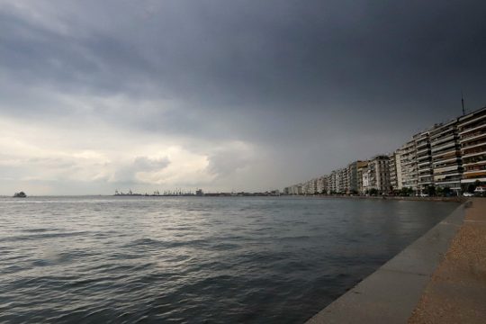 Παρέμβαση πολιτών για δυσοσμία και καύση σκουπιδιών στη Θεσσαλονίκη