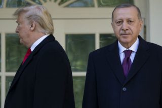 Μπαϊράκι και ανατολίτικα παζάρια από τον Τούρκο πρόεδρο