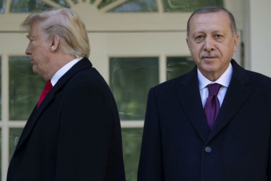 Μπαϊράκι και ανατολίτικα παζάρια από τον Τούρκο πρόεδρο