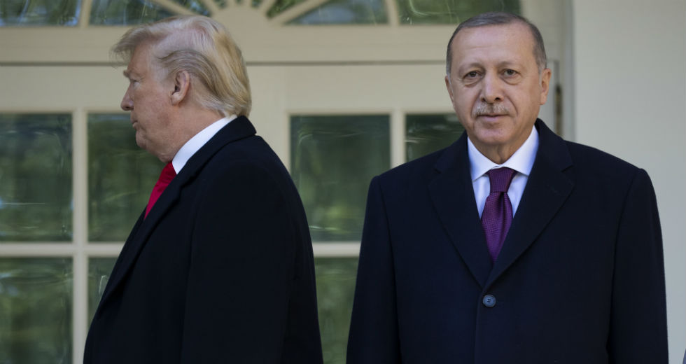 Μπαϊράκι και ανατολίτικα παζάρια από τον Τούρκο πρόεδρο