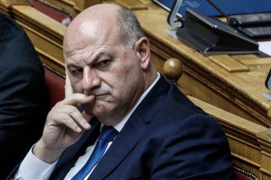 Κάνουν… υδροκέφαλη και τη Δικαιοσύνη