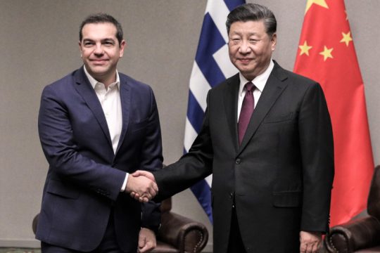 Καλά λόγια και πρόσκληση από Σι σε Τσίπρα για επίσκεψη στο Πεκίνο