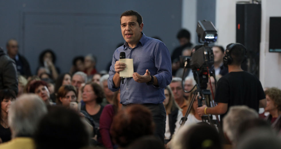 Αντιπολίτευση στη Βουλή και στο δρόμο