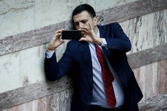 Από το μπάσκετ στο υπουργείο Υγείας: ένα τσιγάρο δρόμος