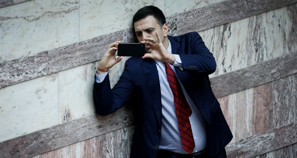 Από το μπάσκετ στο υπουργείο Υγείας: ένα τσιγάρο δρόμος