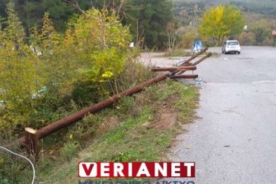 πτώση κολόνας από μπουρίνι