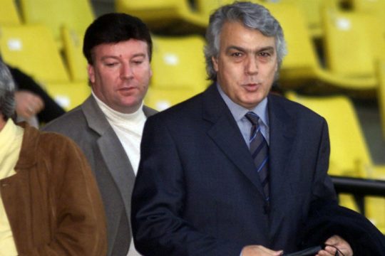 Βρόμα, δυσωδία και… περίστροφα
