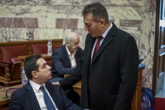 Υπουργός διαψεύδει τον υφυπουργό του βαθαίνοντας τα ρήγματα στο Εργασίας