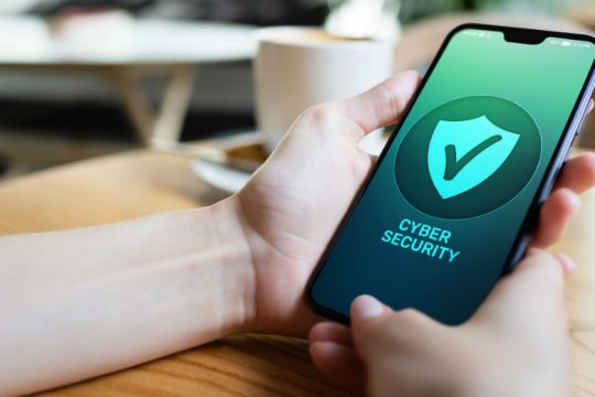 Μεγάλη επιχείρηση για τις ηλεκτρονικές απάτες με τη συνδρομή της ΕΛ.ΑΣ.