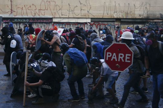 Χιλή: Αστυνομικοί εμπόδισαν τραυματιοφορείς να βοηθήσουν διαδηλωτή που πέθανε