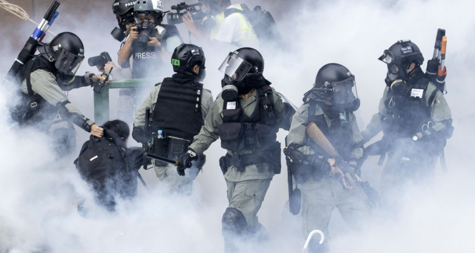 Τρίτη μέρα αστυνομικής πολιορκίας στο Πολυτεχνείο του Χονγκ Κονγκ