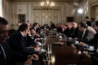 Εξηγήσεις για τη στροφή της Ν.Δ.