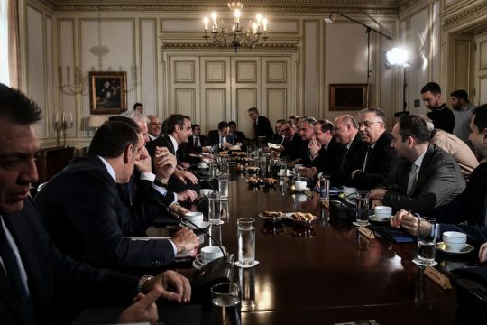 Εξηγήσεις για τη στροφή της Ν.Δ.