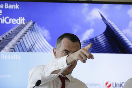 Unicredit: απολύει χιλιάδες για να «χορτάσει» τους επενδυτές