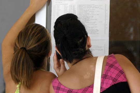 Επιδημία… τενοντίτιδας στις πανελλήνιες του 2019;