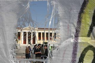 «Συμβόλαιο θανάτου» για τα πανεπιστήμια