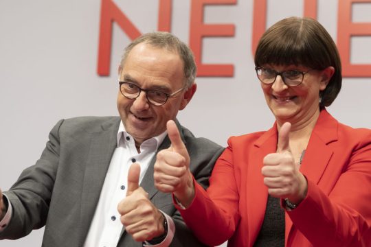 Ασκήσεις ισορροπιών κι ευχολόγια από το SPD