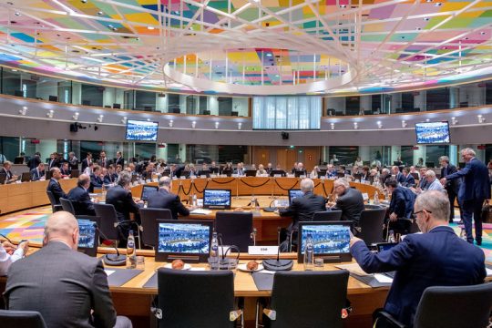 Εκταμίευση της δόσης και «παραθυράκι» για αλλαγή χρήσης κερδών από τα ομόλογα
