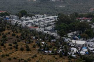 Διαμαρτυρία-παρωδία από τους αιρετούς Λέσβου και Χίου