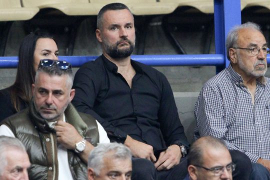 Κατηγορείται για βιαιοπραγία