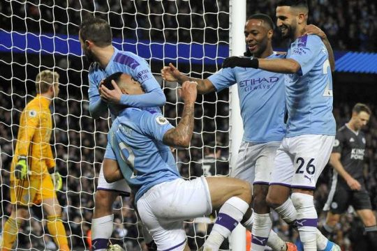 Ολοι δουλεύουν για τη Λίβερπουλ